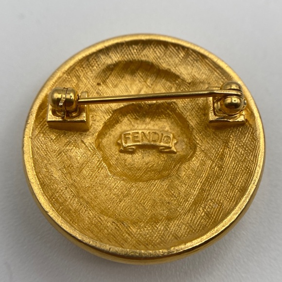 VINTAGE FENDI GOLD PLATED CRAB (SCORPION )?BROOCH - Picture 2 of 5